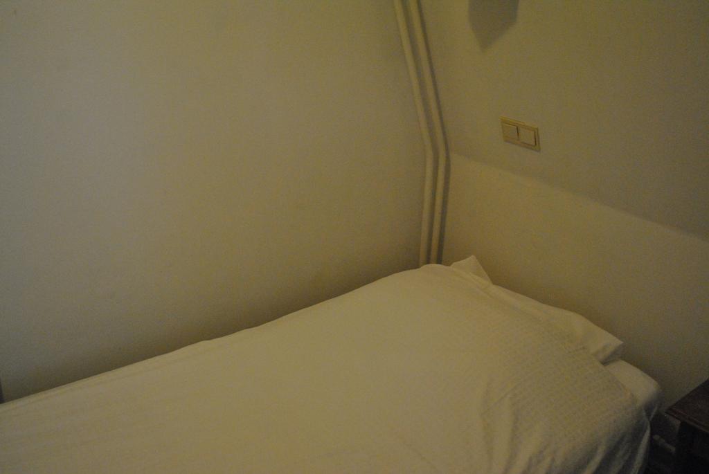 De Halve Maan Hotel Bovenkarspel Quarto foto